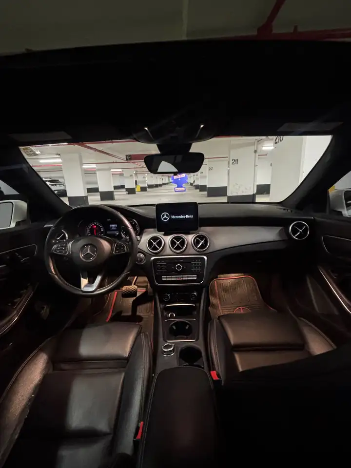 Mercedes-Benz CLA снимка Mercedes-Benz CLA