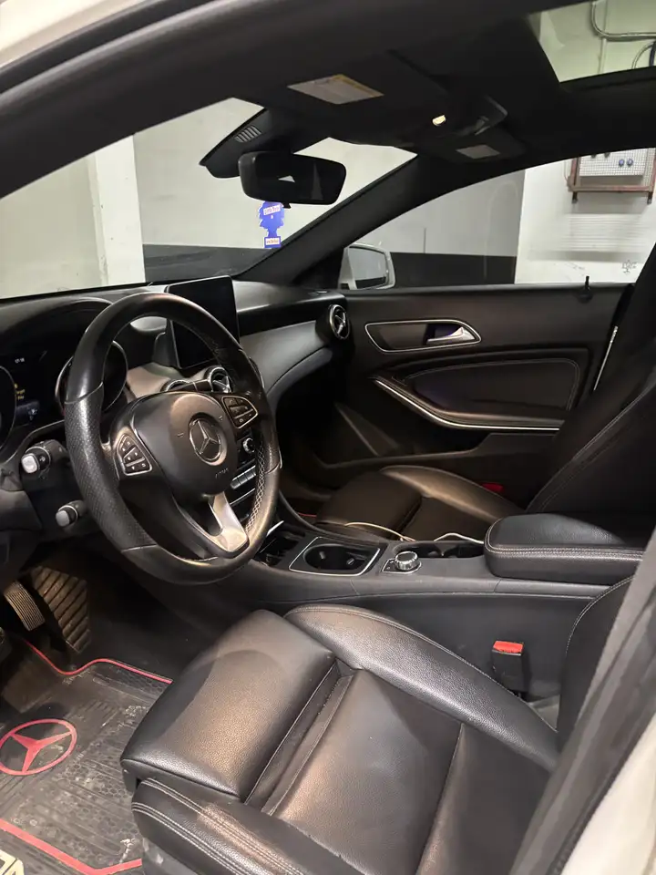 Mercedes-Benz CLA снимка Mercedes-Benz CLA