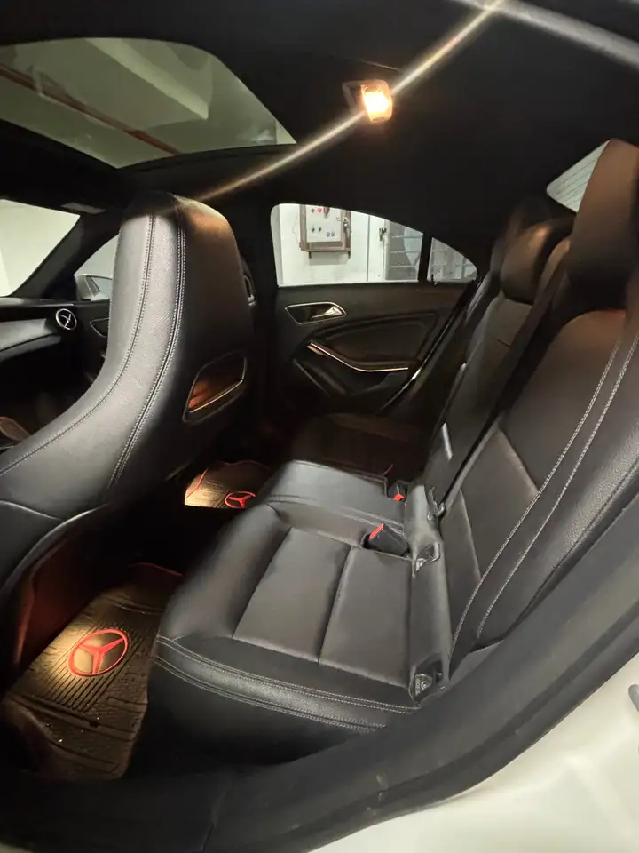 Mercedes-Benz CLA снимка Mercedes-Benz CLA