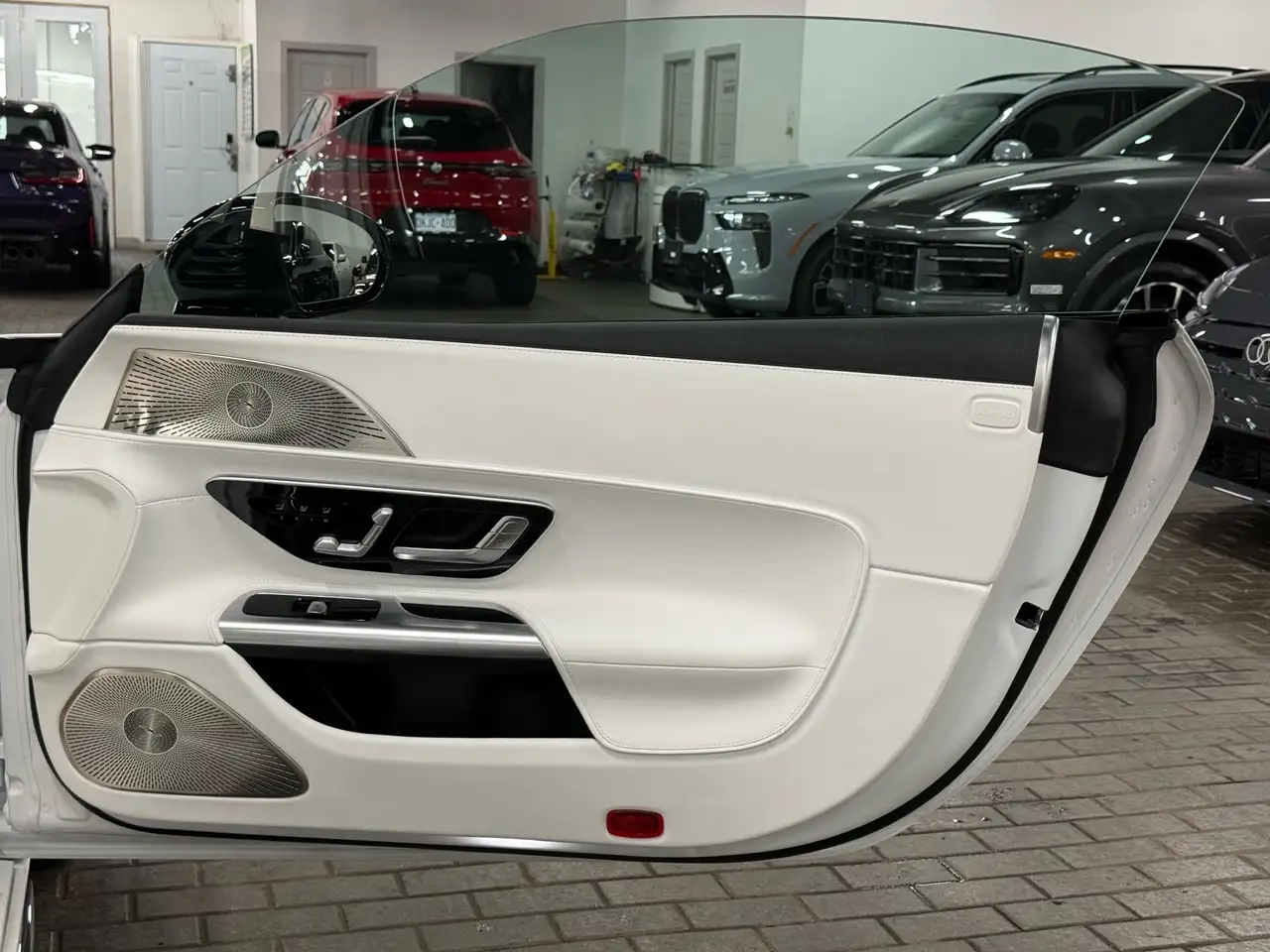 Mercedes-Benz SL снимка Mercedes-Benz SL