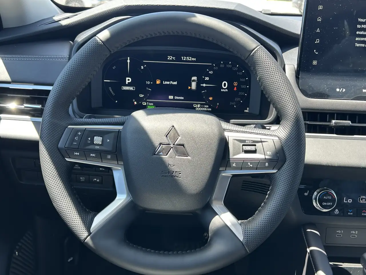 Mitsubishi Outlander photo Mitsubishi Outlander