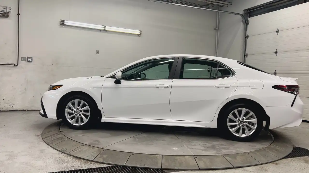 Toyota Camry снимка Toyota Camry