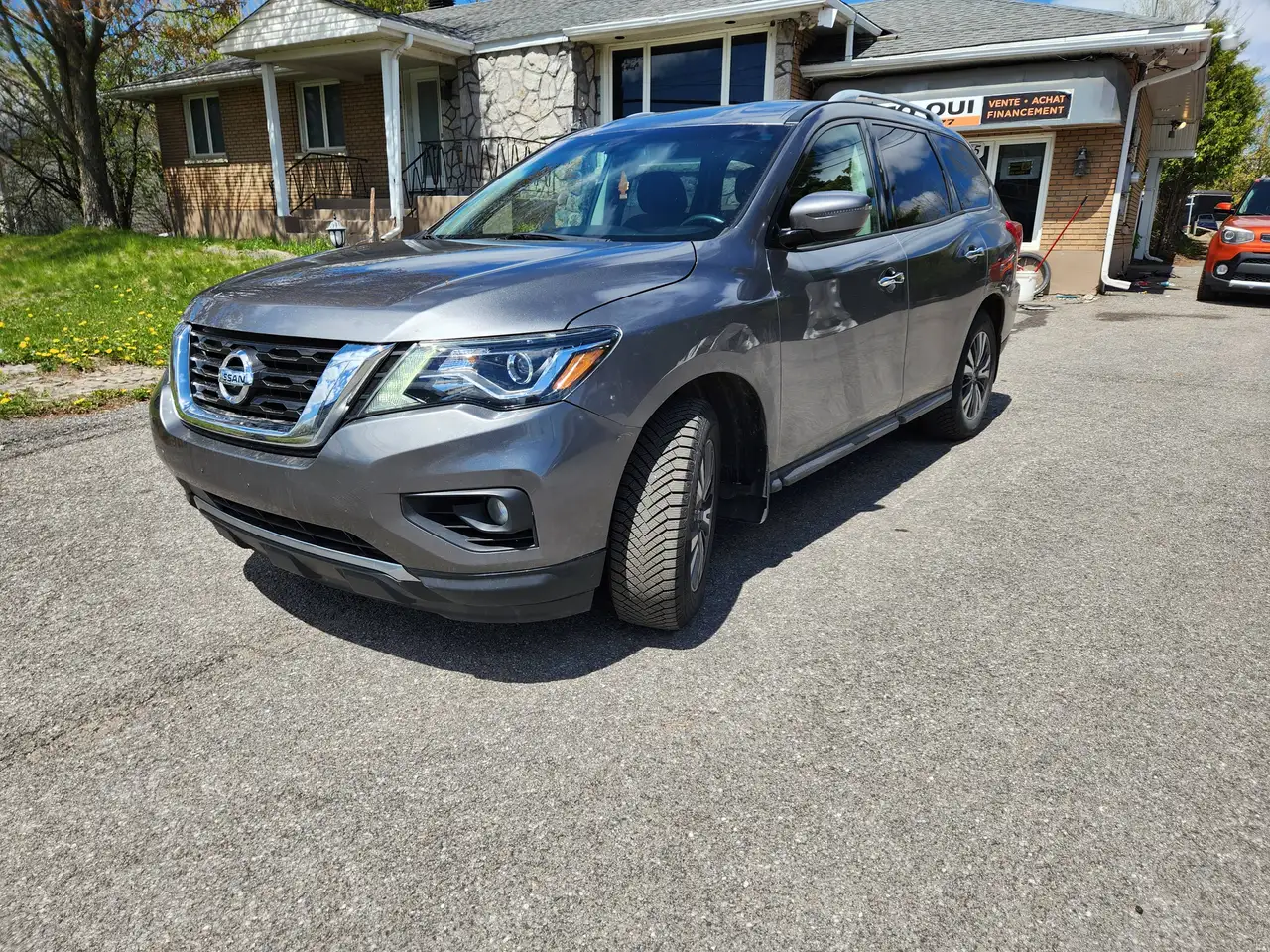 Nissan Pathfinder photo Nissan Pathfinder