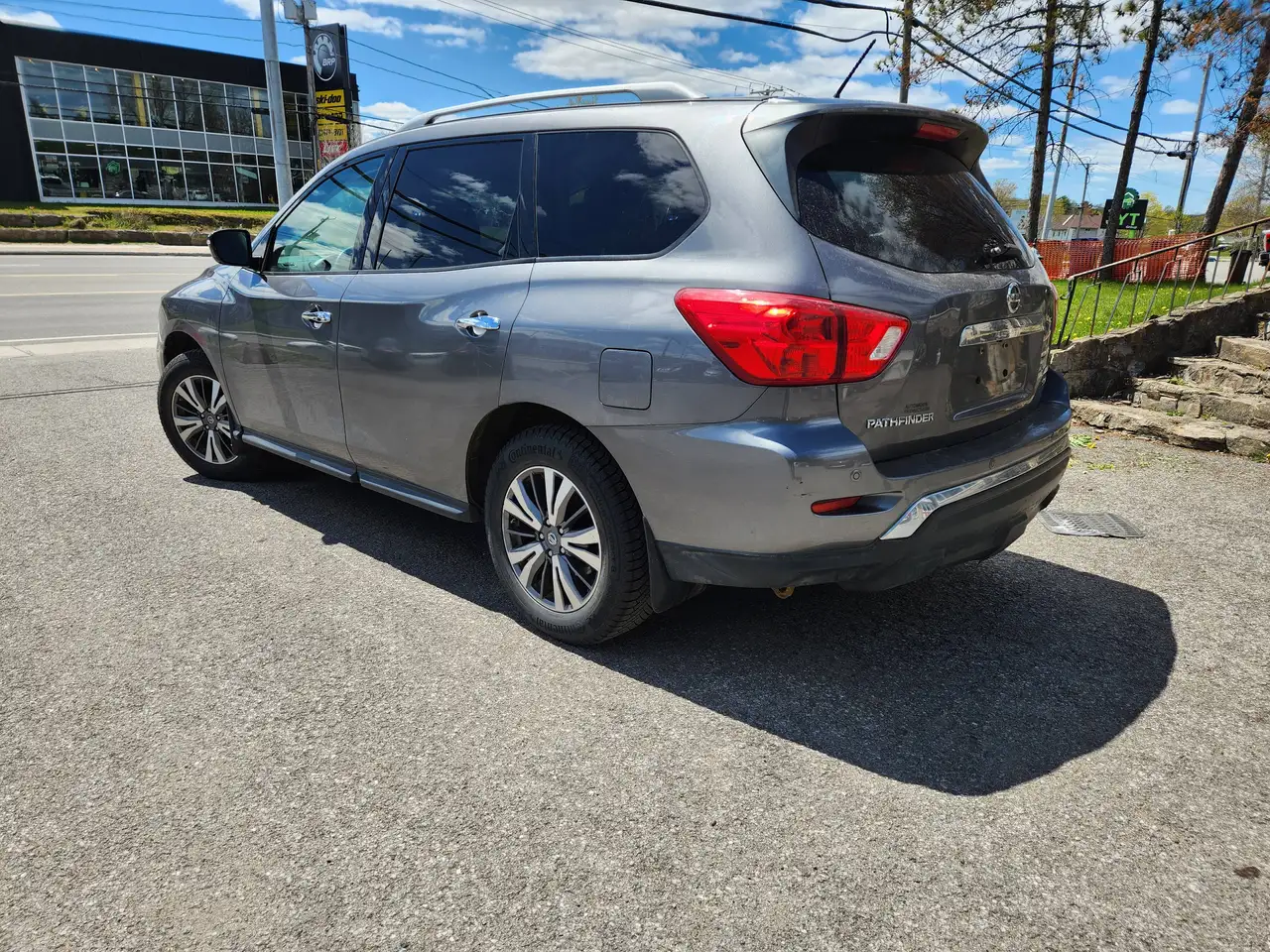 Nissan Pathfinder photo Nissan Pathfinder