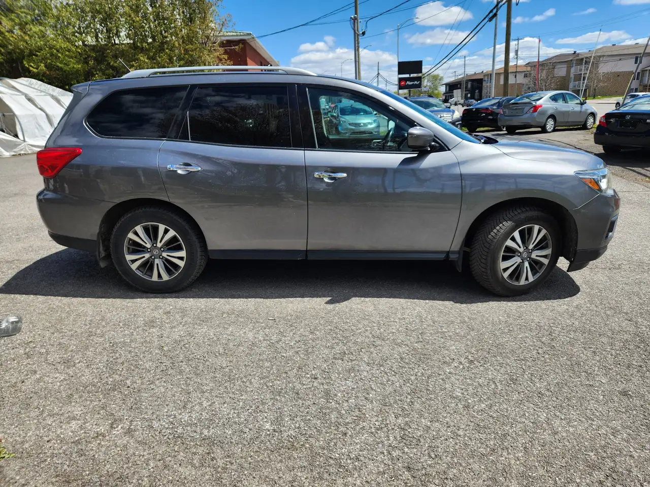 Nissan Pathfinder photo Nissan Pathfinder