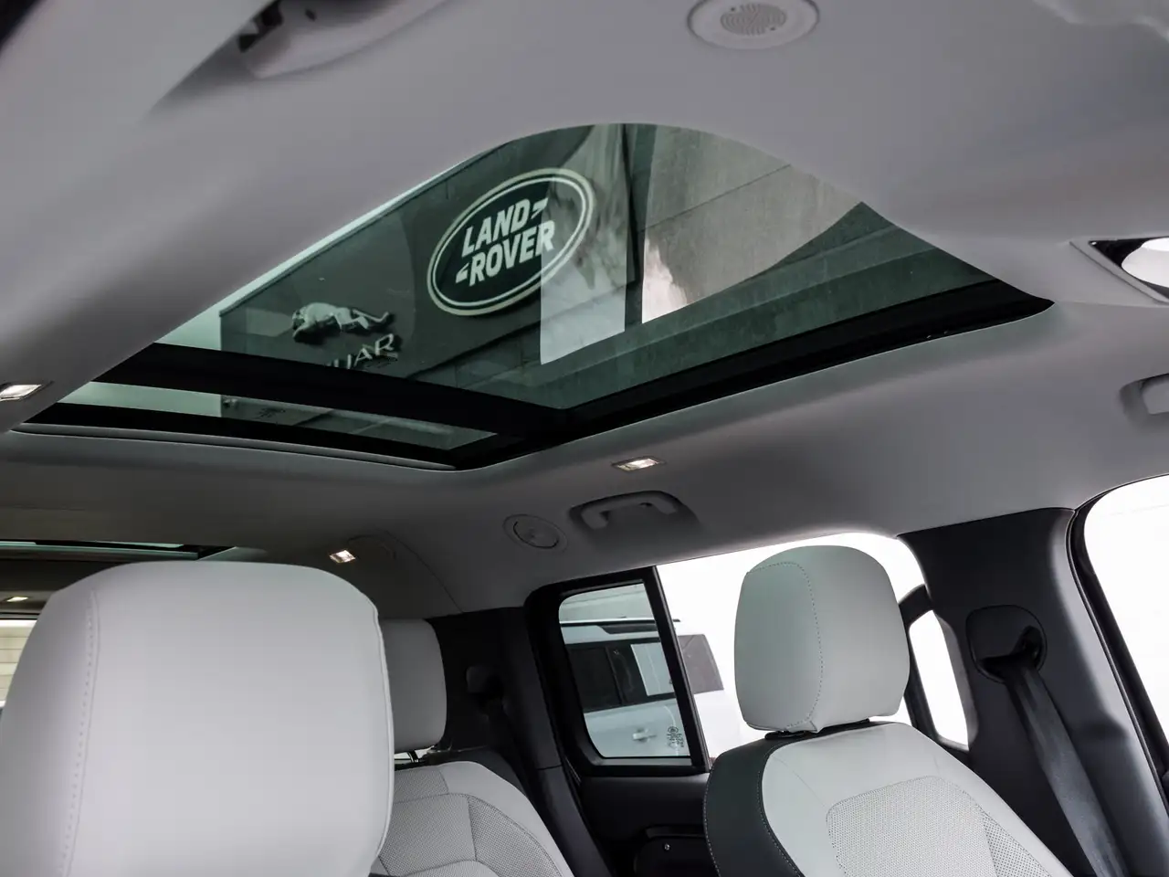 Land Rover Defender photo Land Rover Defender