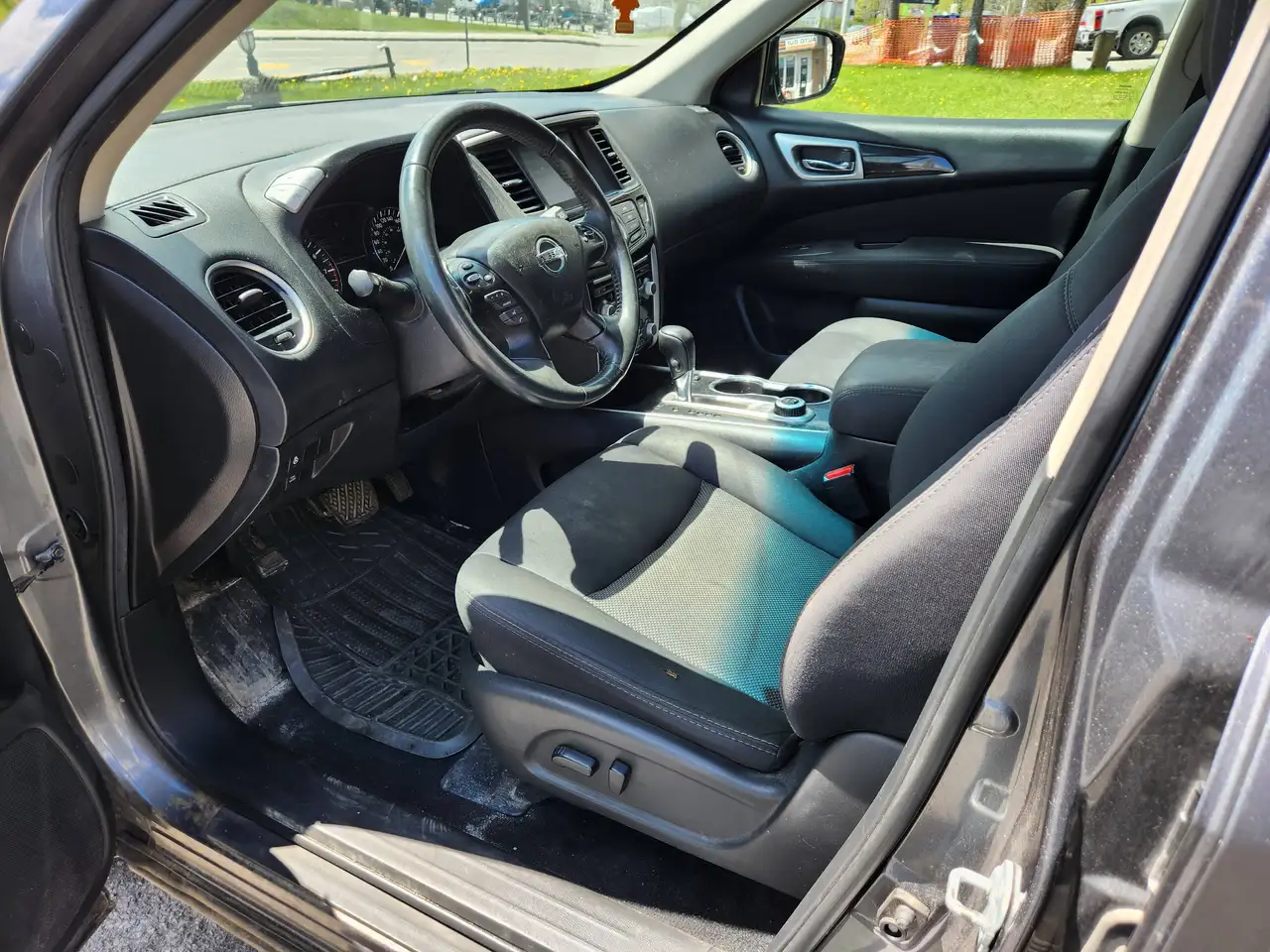 Nissan Pathfinder photo Nissan Pathfinder
