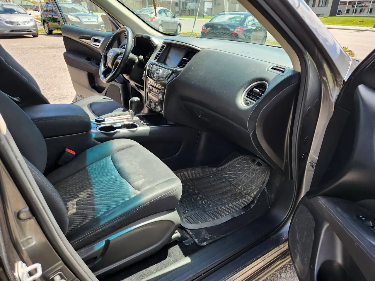 Nissan Pathfinder photo Nissan Pathfinder