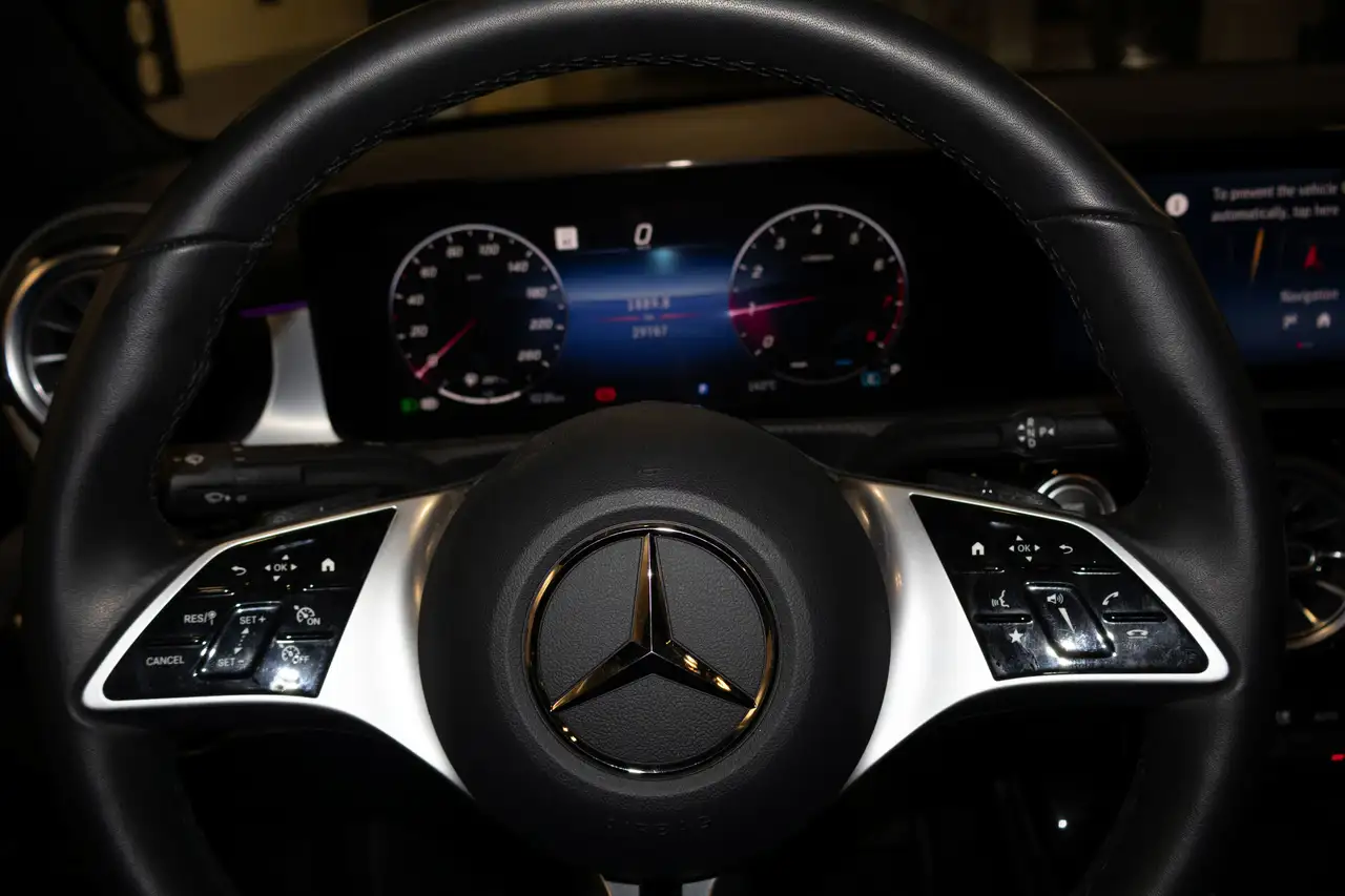 Mercedes-Benz CLA снимка Mercedes-Benz CLA