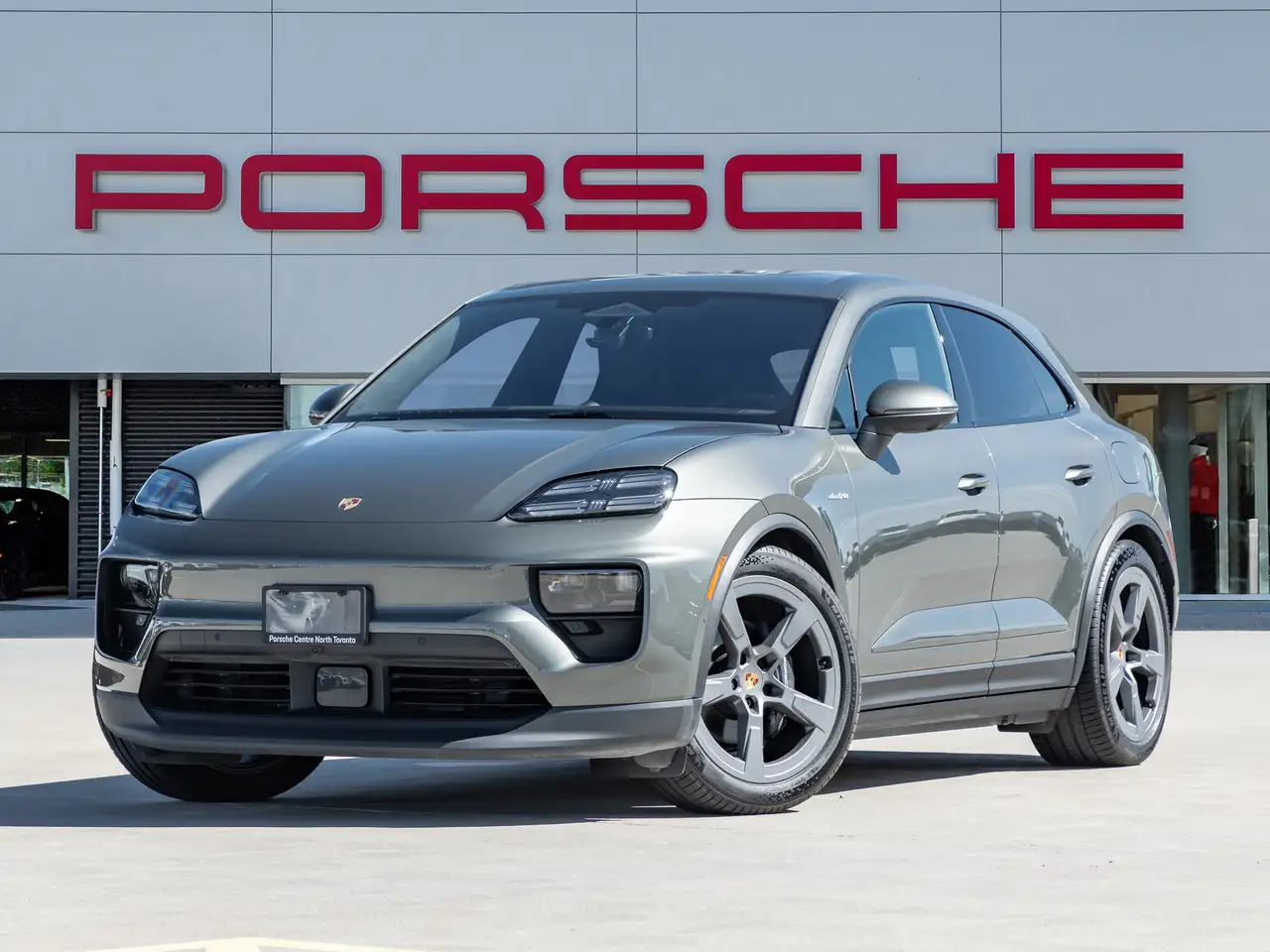 Porsche Macan photo Porsche Macan