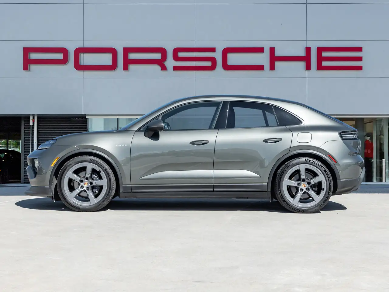 Porsche Macan photo Porsche Macan