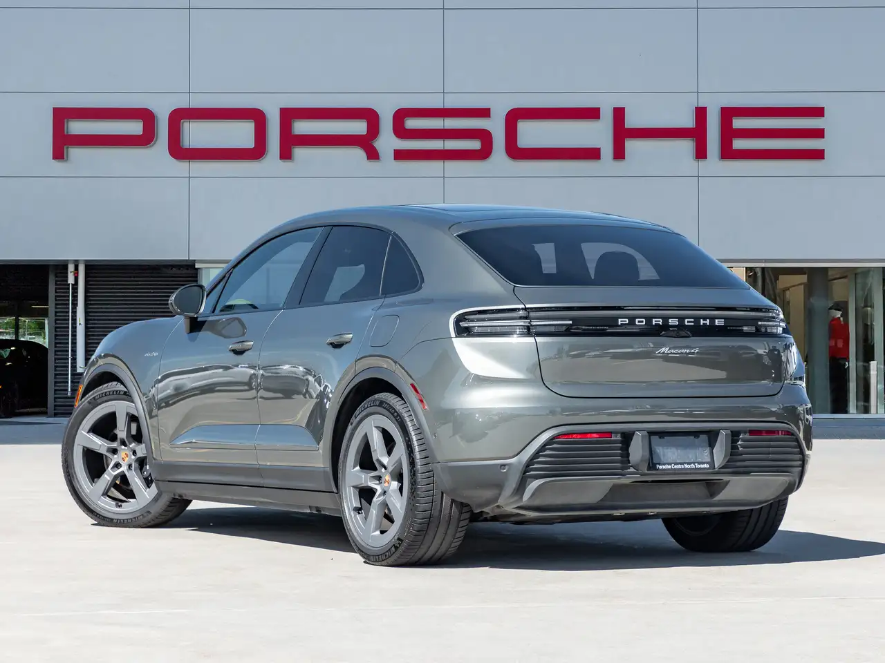 Porsche Macan photo Porsche Macan