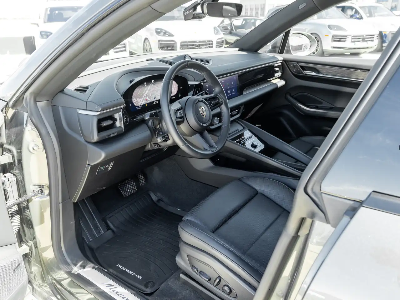 Porsche Macan photo Porsche Macan