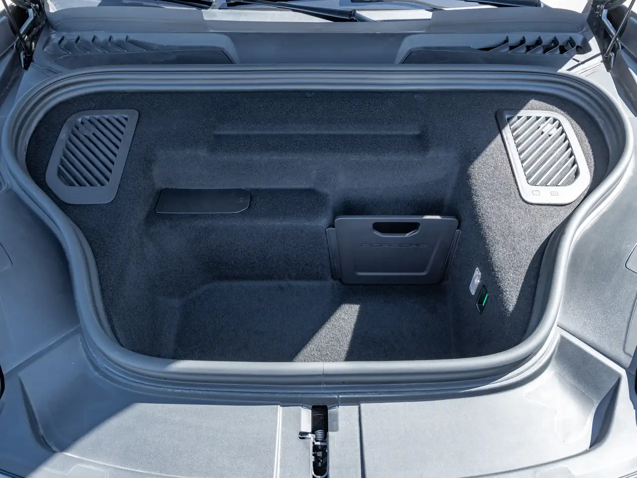 Porsche Macan photo Porsche Macan