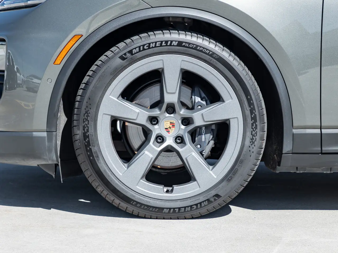Porsche Macan photo Porsche Macan