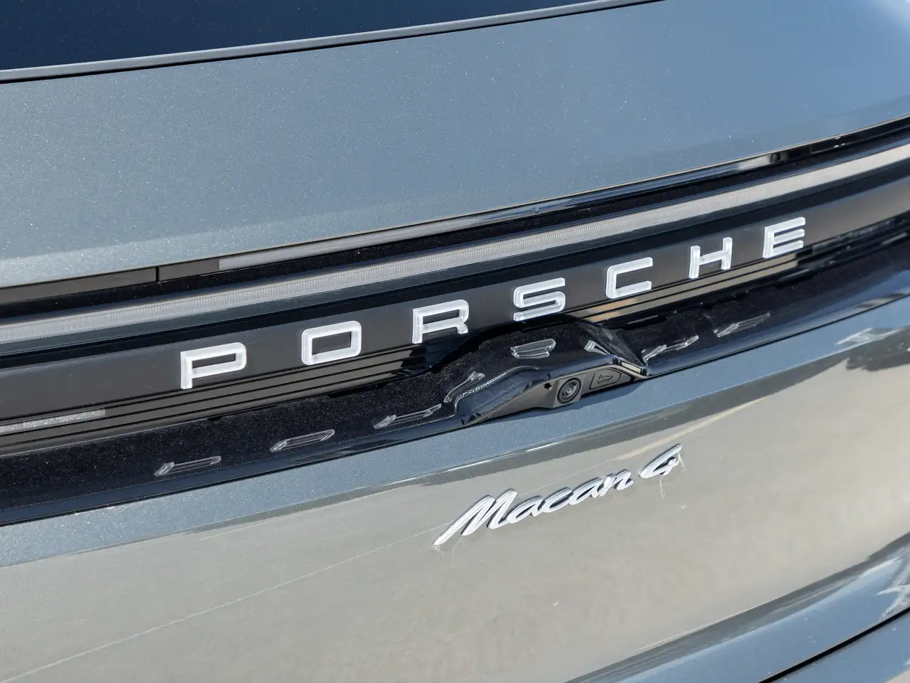 Porsche Macan photo Porsche Macan