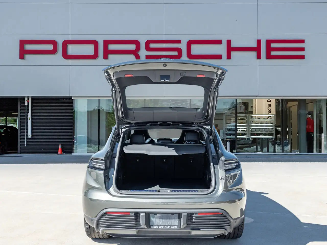 Porsche Macan photo Porsche Macan