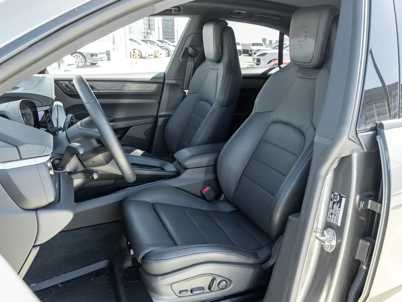 Porsche Macan photo Porsche Macan