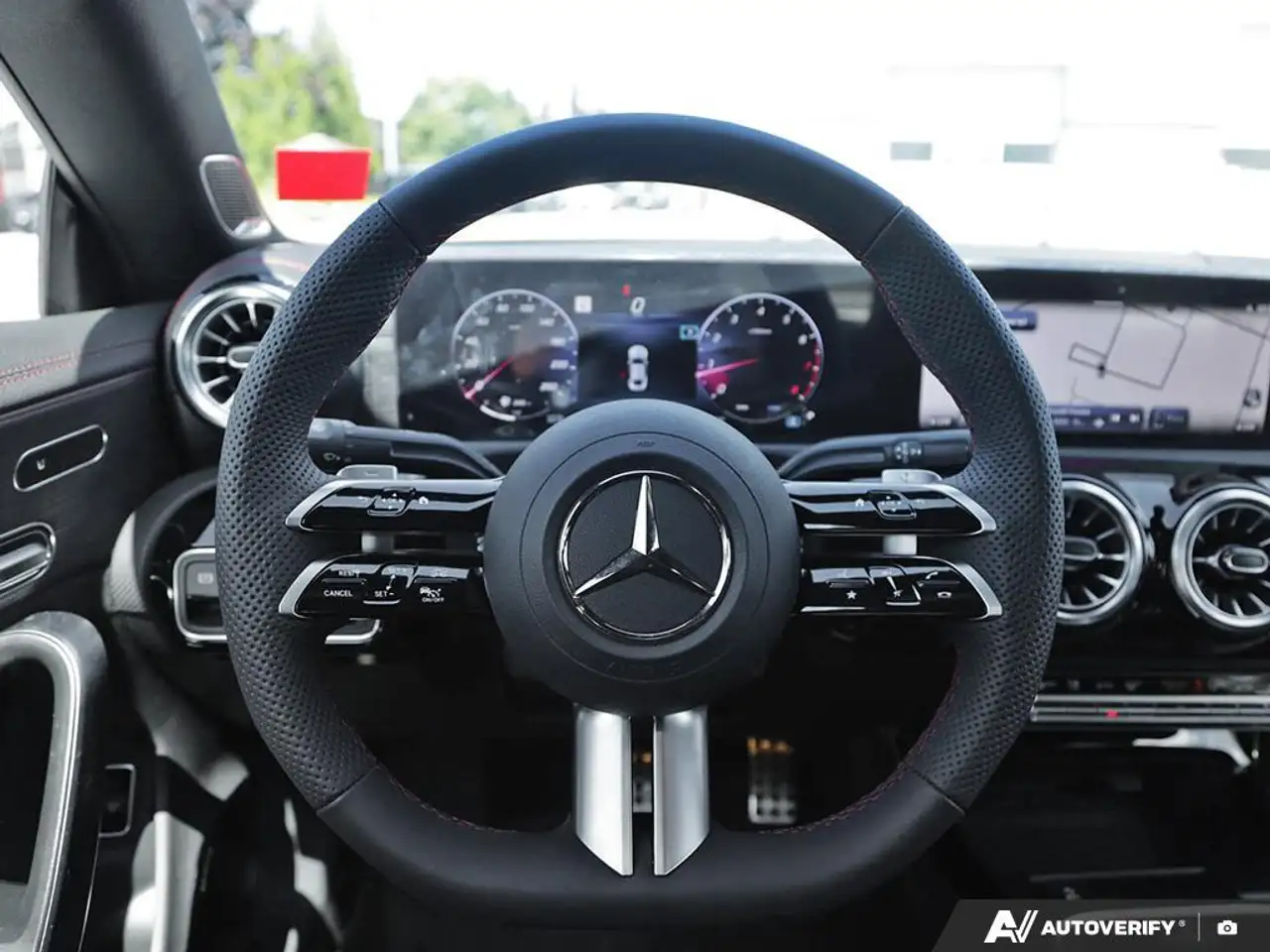 Mercedes-Benz CLA снимка Mercedes-Benz CLA
