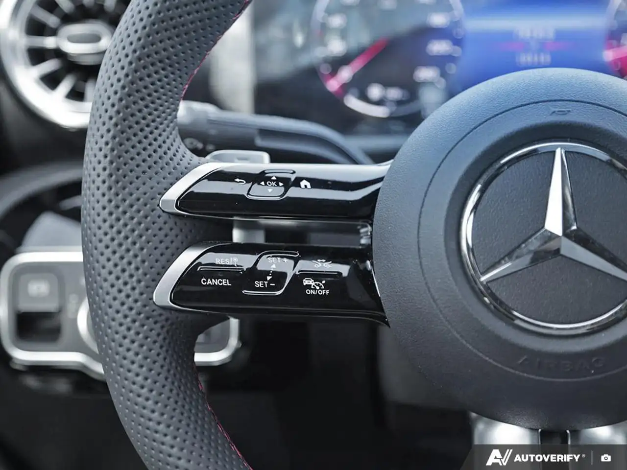 Mercedes-Benz CLA снимка Mercedes-Benz CLA