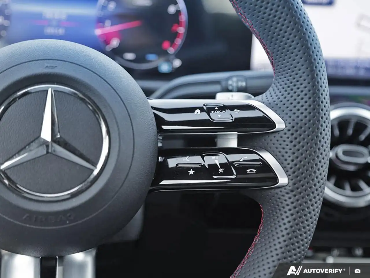 Mercedes-Benz CLA снимка Mercedes-Benz CLA
