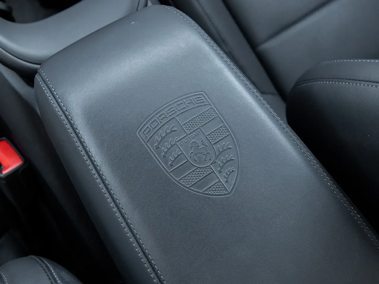 Porsche Macan photo Porsche Macan