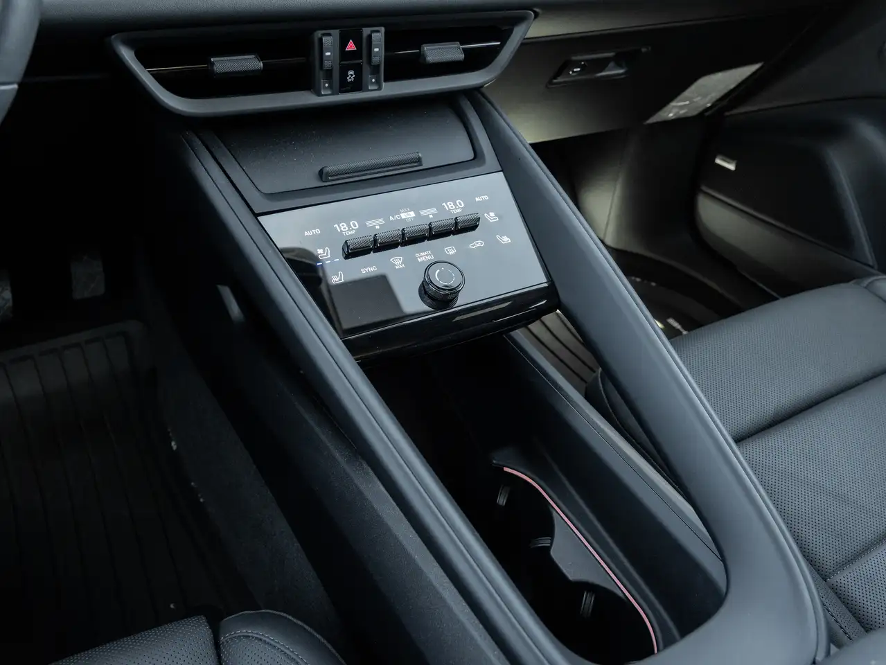 Porsche Macan photo Porsche Macan