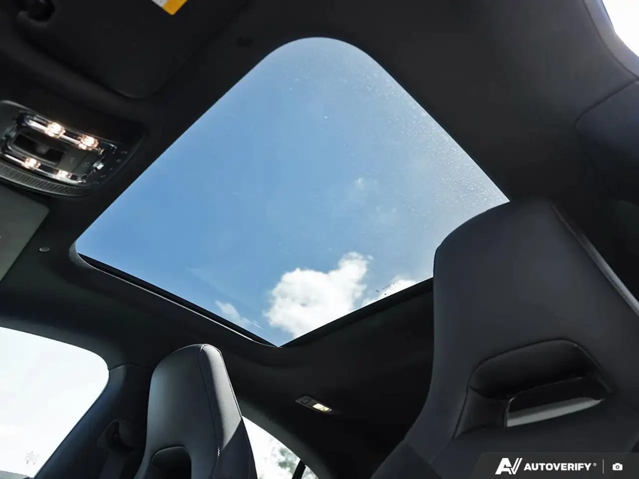 Mercedes-Benz CLA снимка Mercedes-Benz CLA