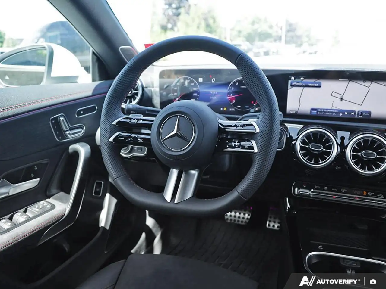 Mercedes-Benz CLA снимка Mercedes-Benz CLA