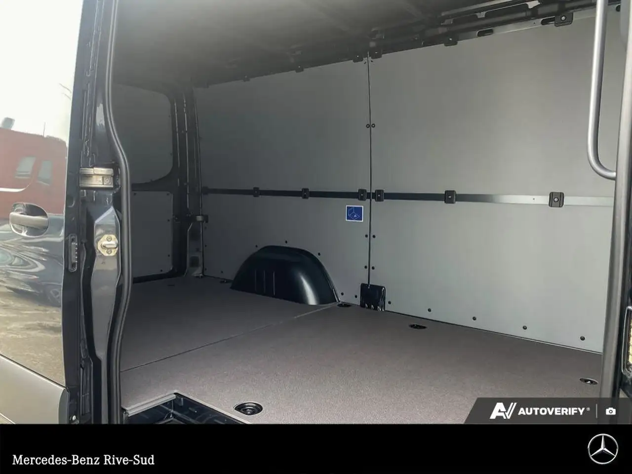 Mercedes-Benz Sprinter photo Mercedes-Benz Sprinter