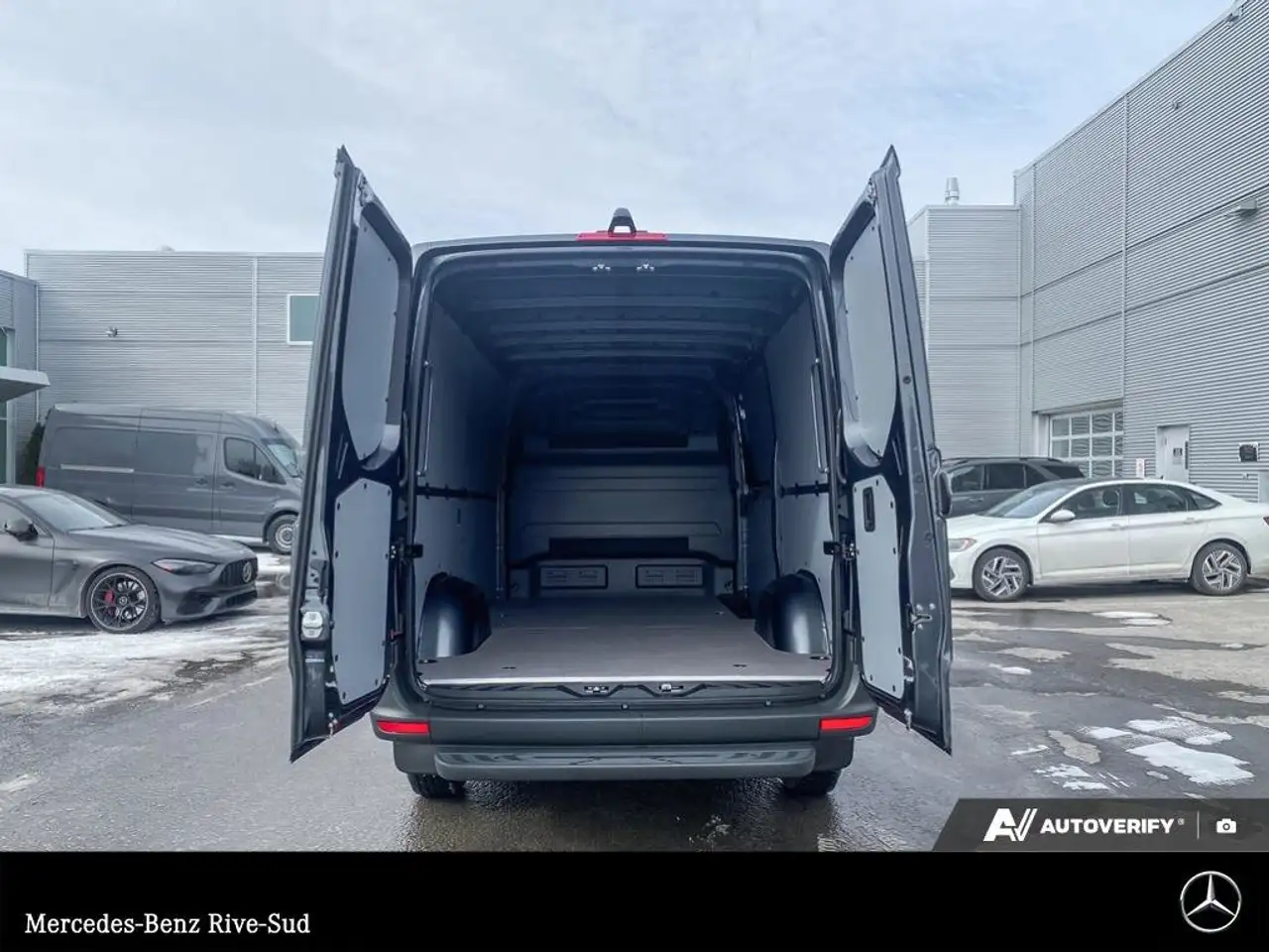 Mercedes-Benz Sprinter photo Mercedes-Benz Sprinter