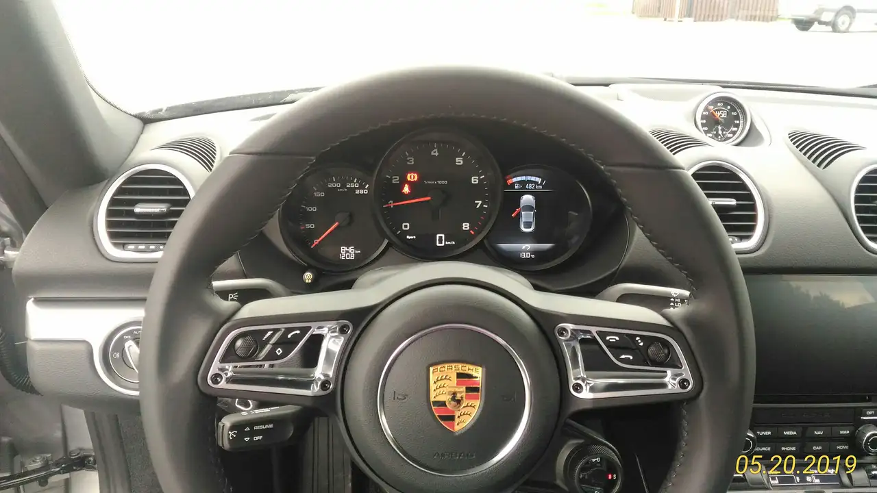 Porsche 718 Cayman photo Porsche 718 Cayman
