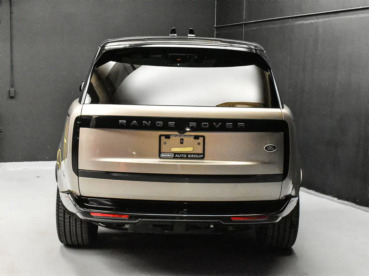 Land Rover Range Rover photo Land Rover Range Rover