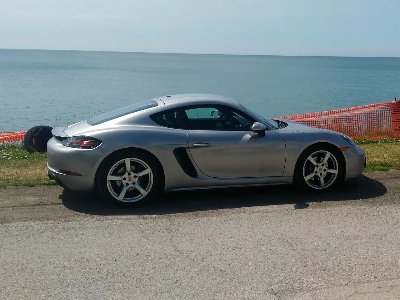 Porsche 718 Cayman photo Porsche 718 Cayman