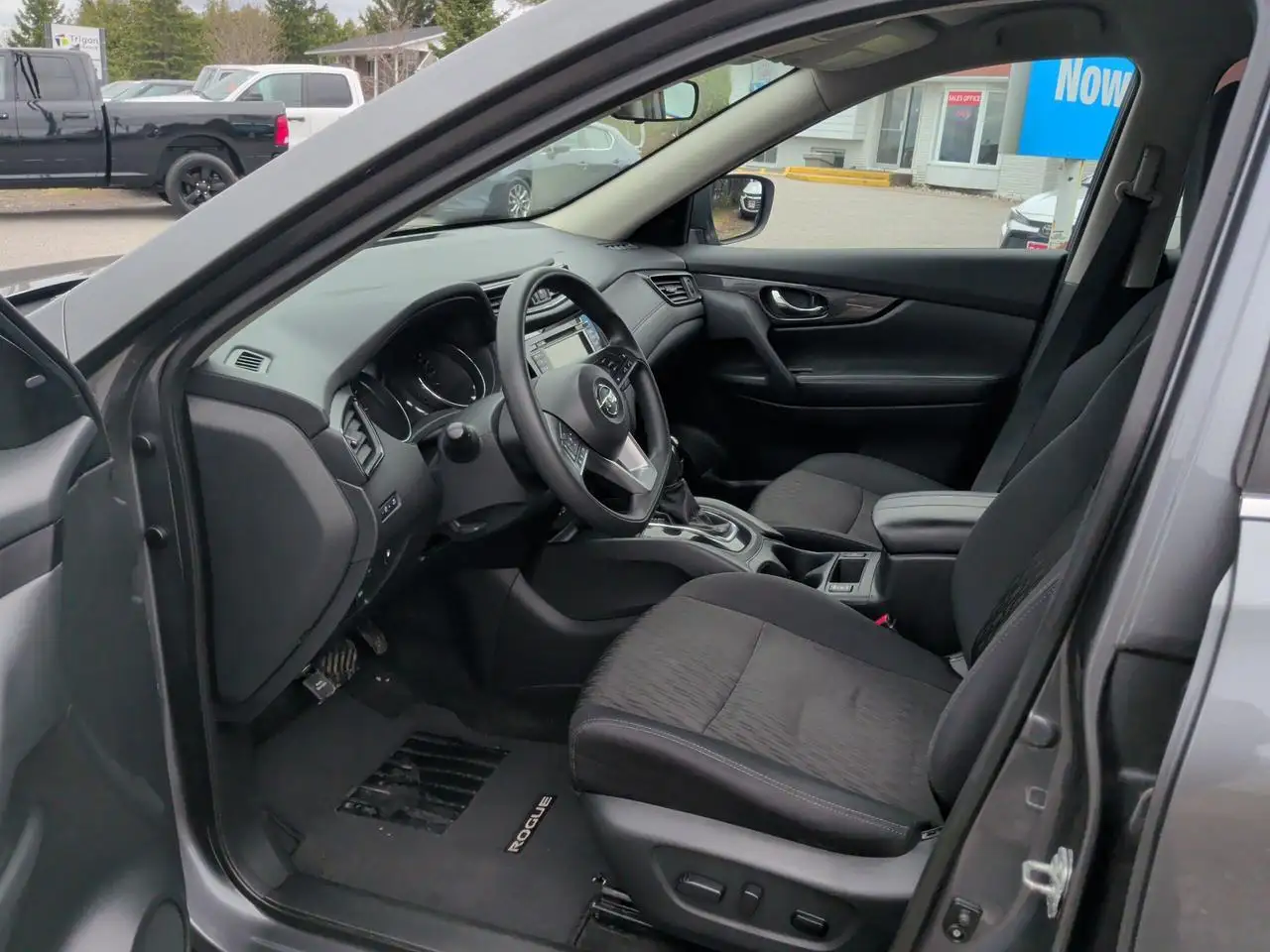 Nissan Rogue снимка Nissan Rogue