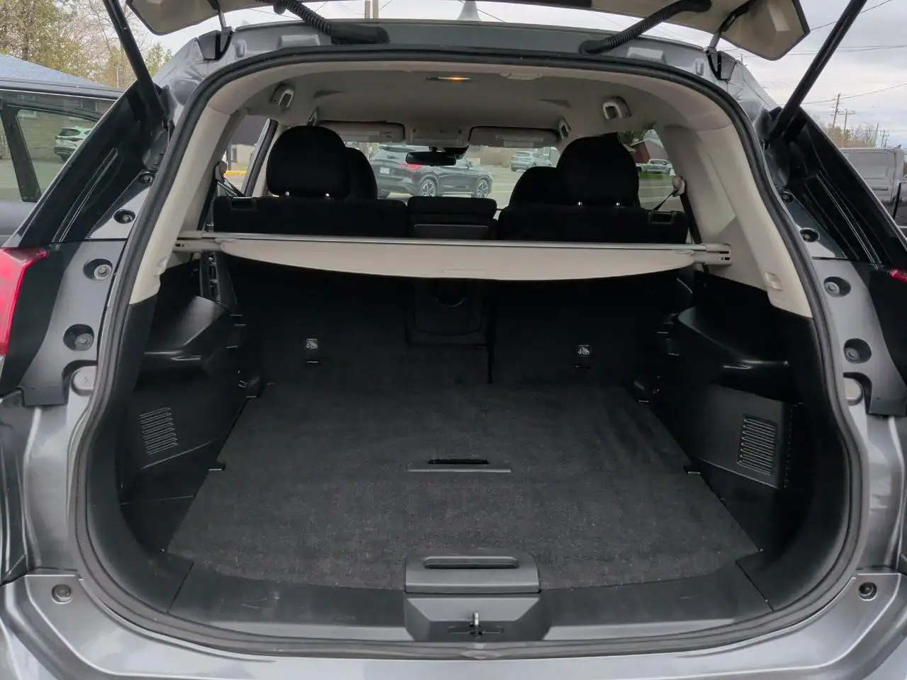Nissan Rogue снимка Nissan Rogue