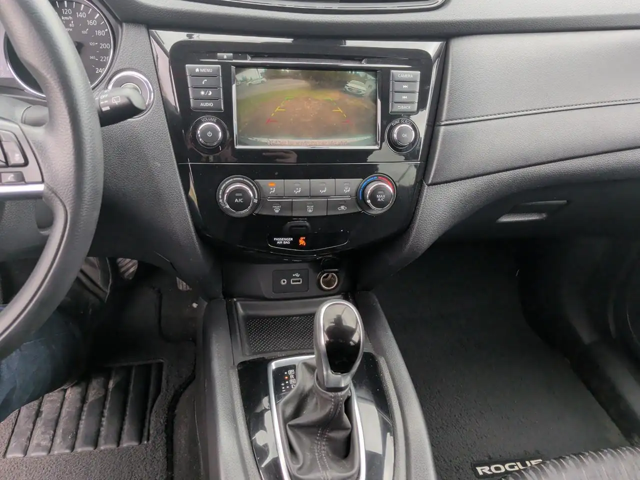 Nissan Rogue снимка Nissan Rogue