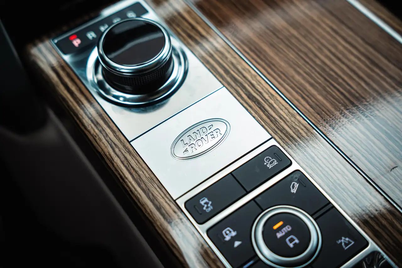 Land Rover Range Rover photo Land Rover Range Rover