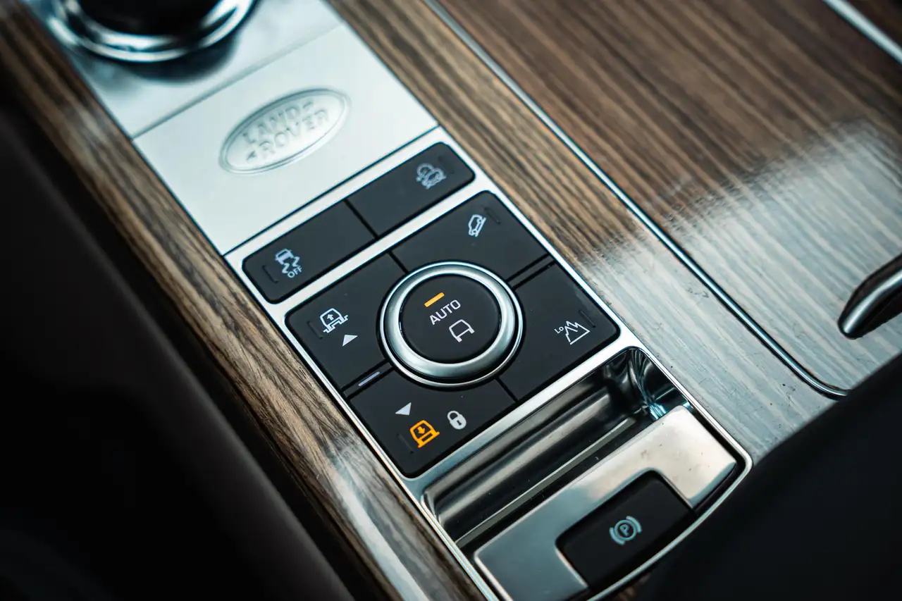 Land Rover Range Rover photo Land Rover Range Rover