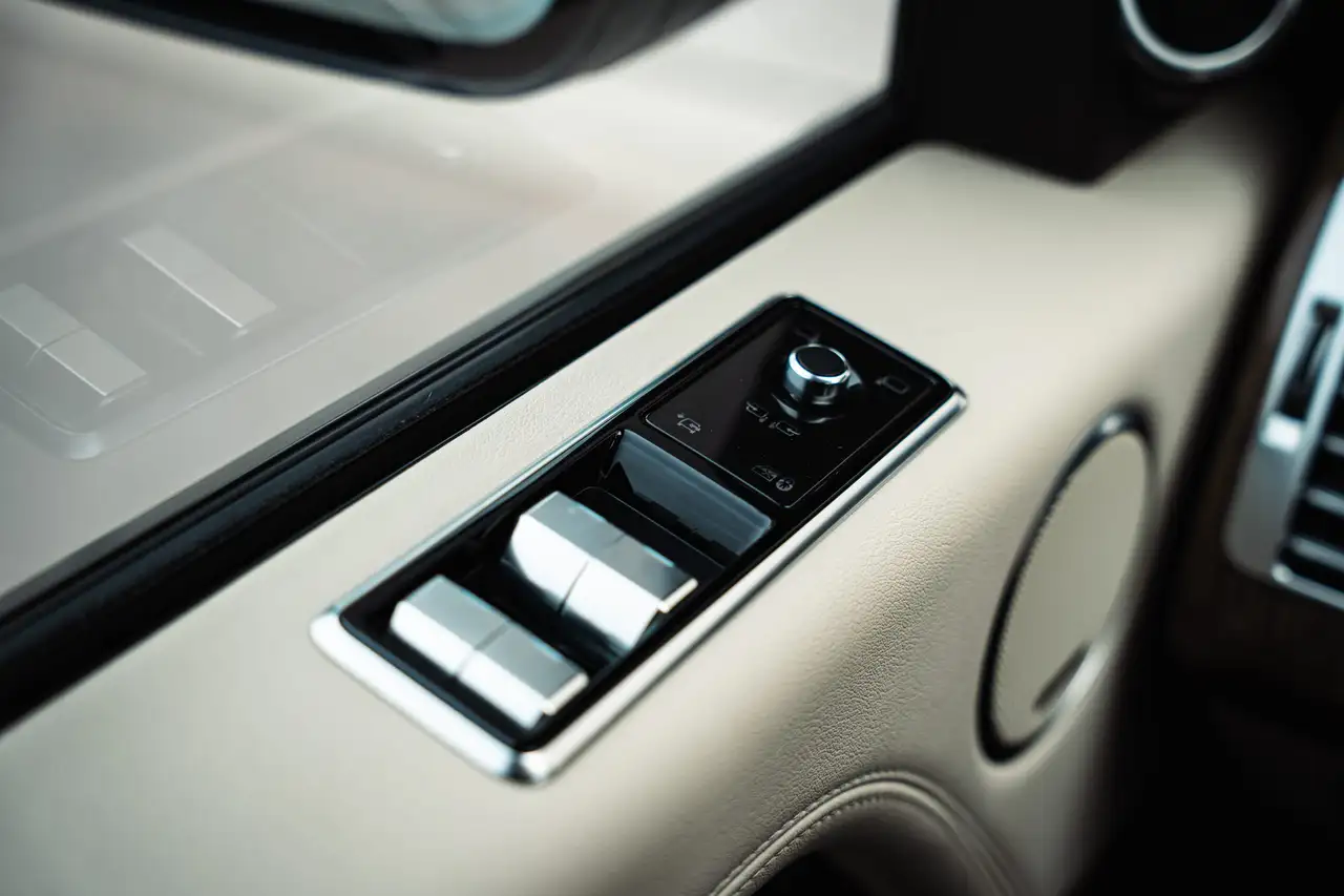 Land Rover Range Rover photo Land Rover Range Rover