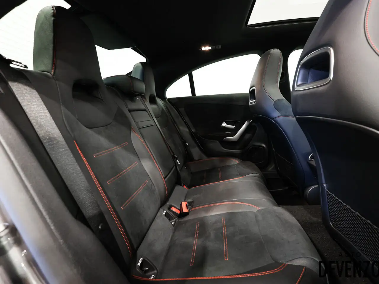 Mercedes-Benz CLA снимка Mercedes-Benz CLA