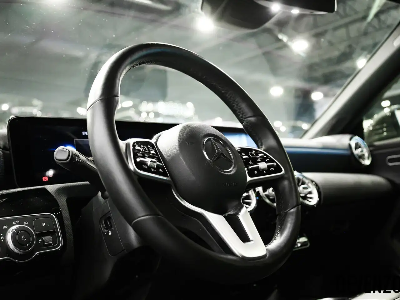 Mercedes-Benz CLA снимка Mercedes-Benz CLA