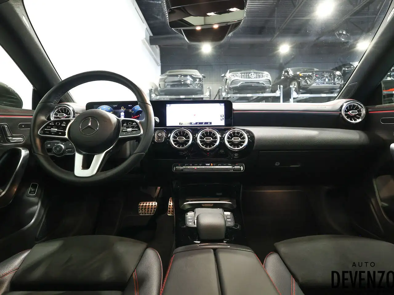 Mercedes-Benz CLA снимка Mercedes-Benz CLA