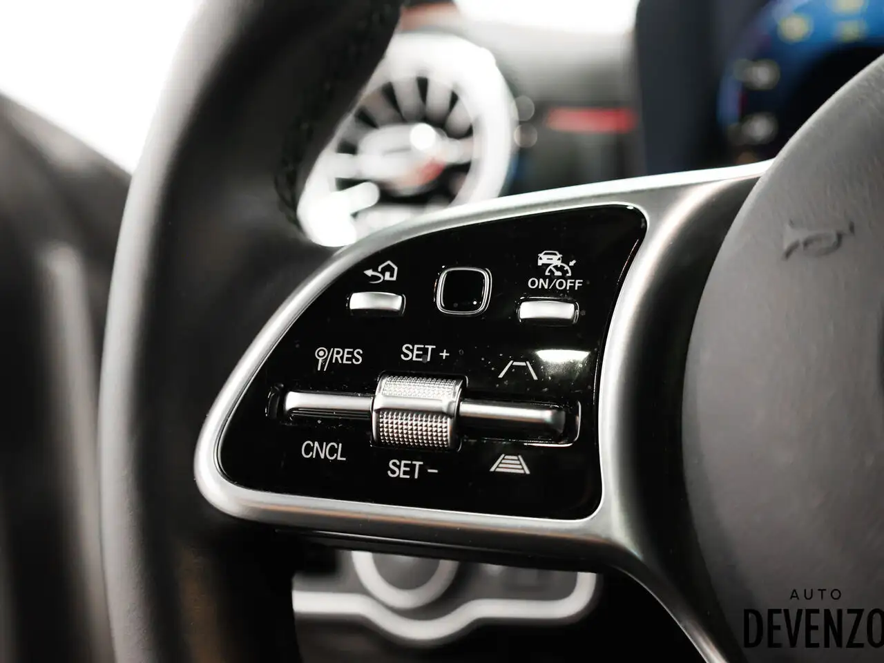 Mercedes-Benz CLA снимка Mercedes-Benz CLA