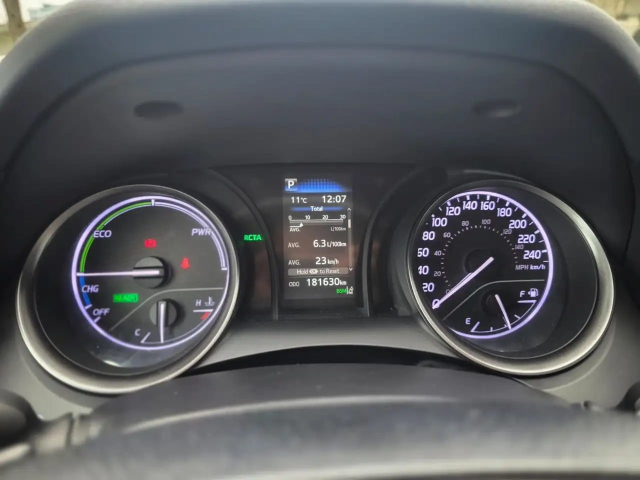 Toyota Camry снимка Toyota Camry