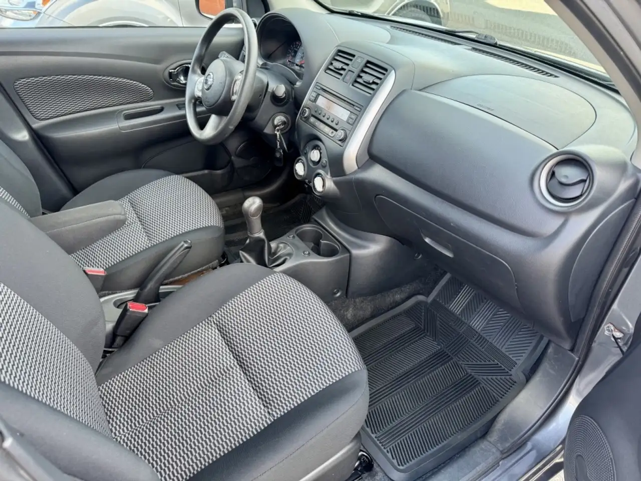 Nissan Micra снимка Nissan Micra
