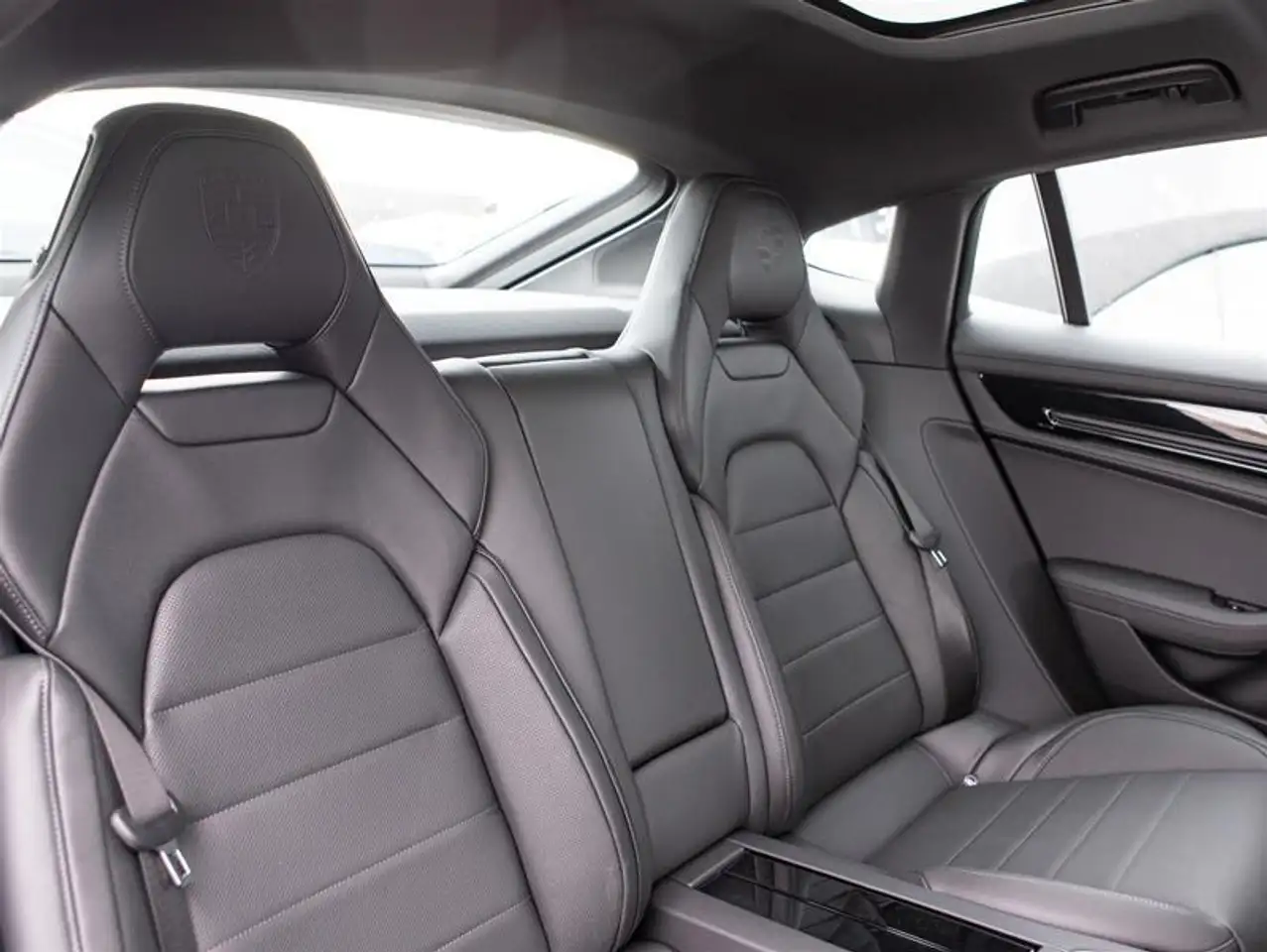 Porsche Panamera снимка Porsche Panamera