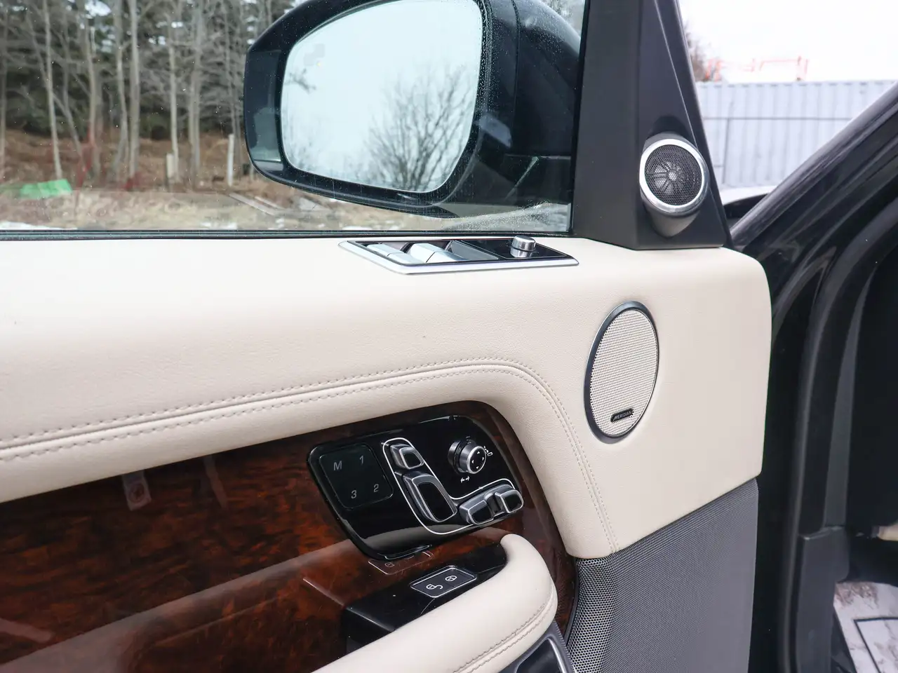 Land Rover Range Rover photo Land Rover Range Rover