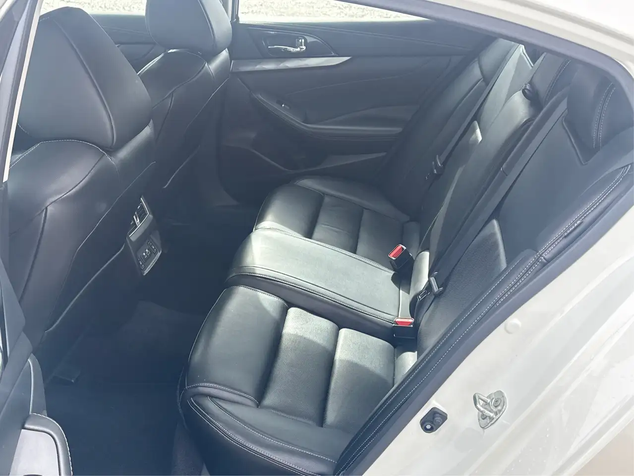 Nissan Maxima снимка Nissan Maxima