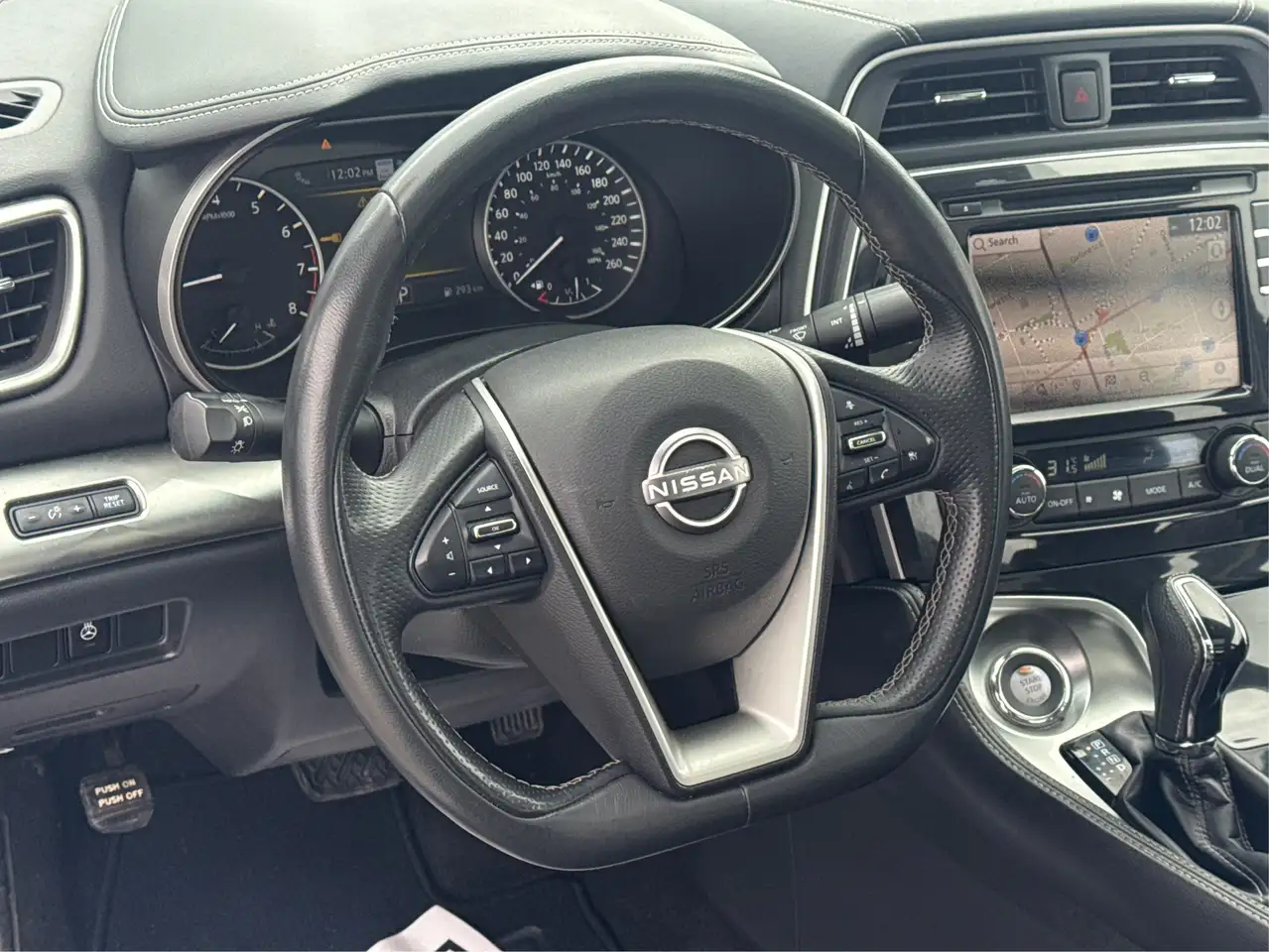Nissan Maxima снимка Nissan Maxima
